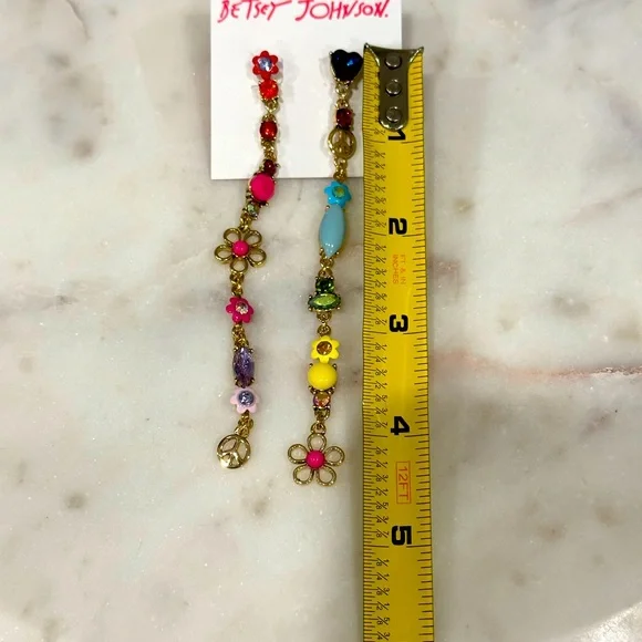 ✨NWT✨ Betsey Johnson Love Fest Colorful Floral Peace Gold Tone Dangle Earrings - Picture 6 of 7